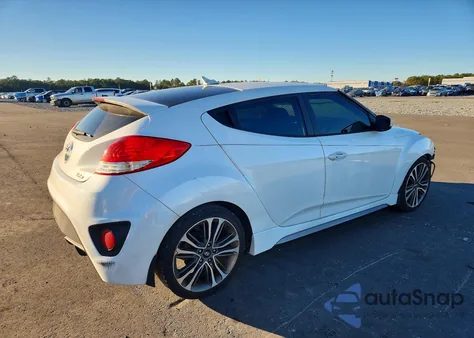 2016 Hyundai Veloster Turbo z USA, uszkodzony, nr VIN KMHTC6AE5GU276447